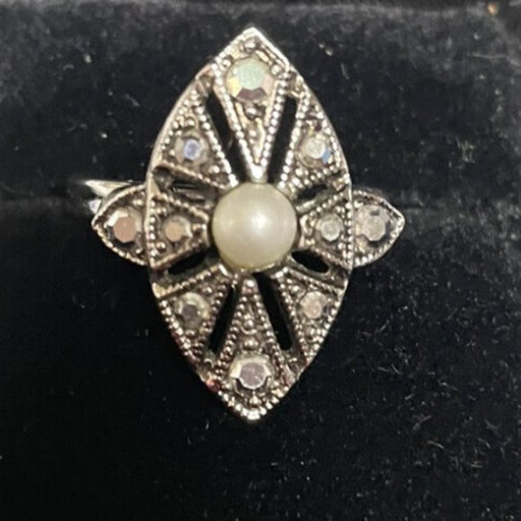 Sarah Coventry Silver Tone Rhinestone Pearl Size 7.5 Adjustable Cocktail Ring - Picture 7 of 7